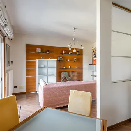 Lägenhet Guesthost - Mestre Cozy With Parking! *