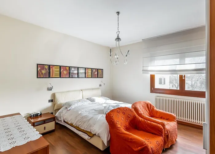 Guesthost - Mestre Cozy With Parking! * Marghera